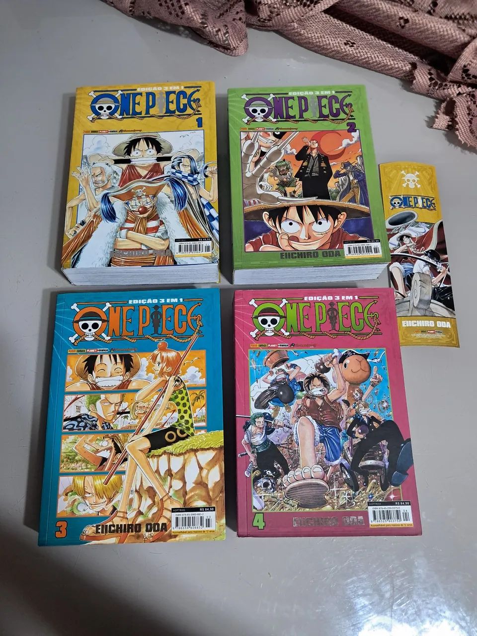 One piece edição 3 em 1 volume 1 ao 4 +marca páginas - Livros e