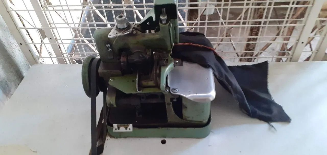 Máquina Overlock