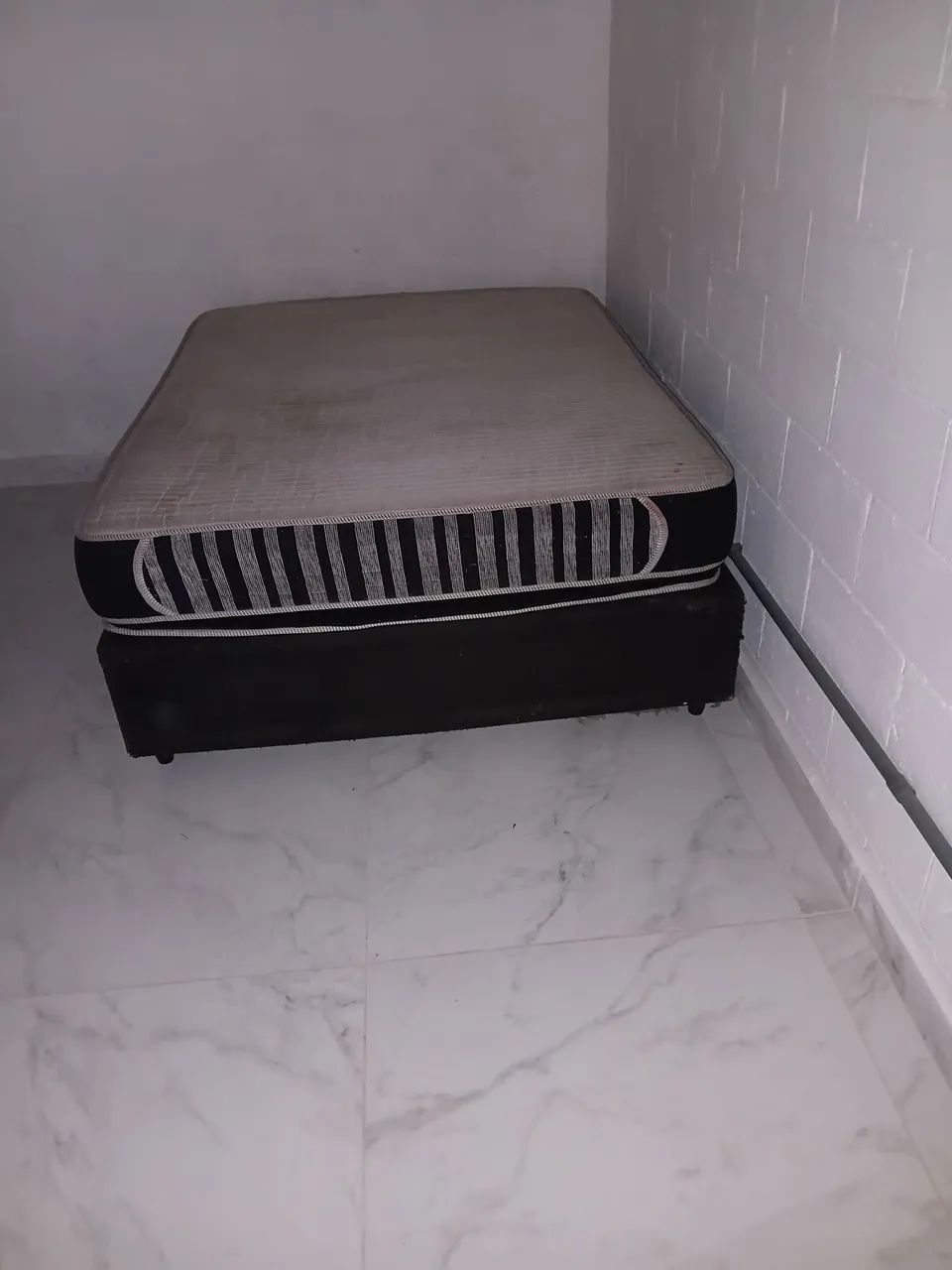 Cama box base e colchão  pra vender rápido 250,00reais