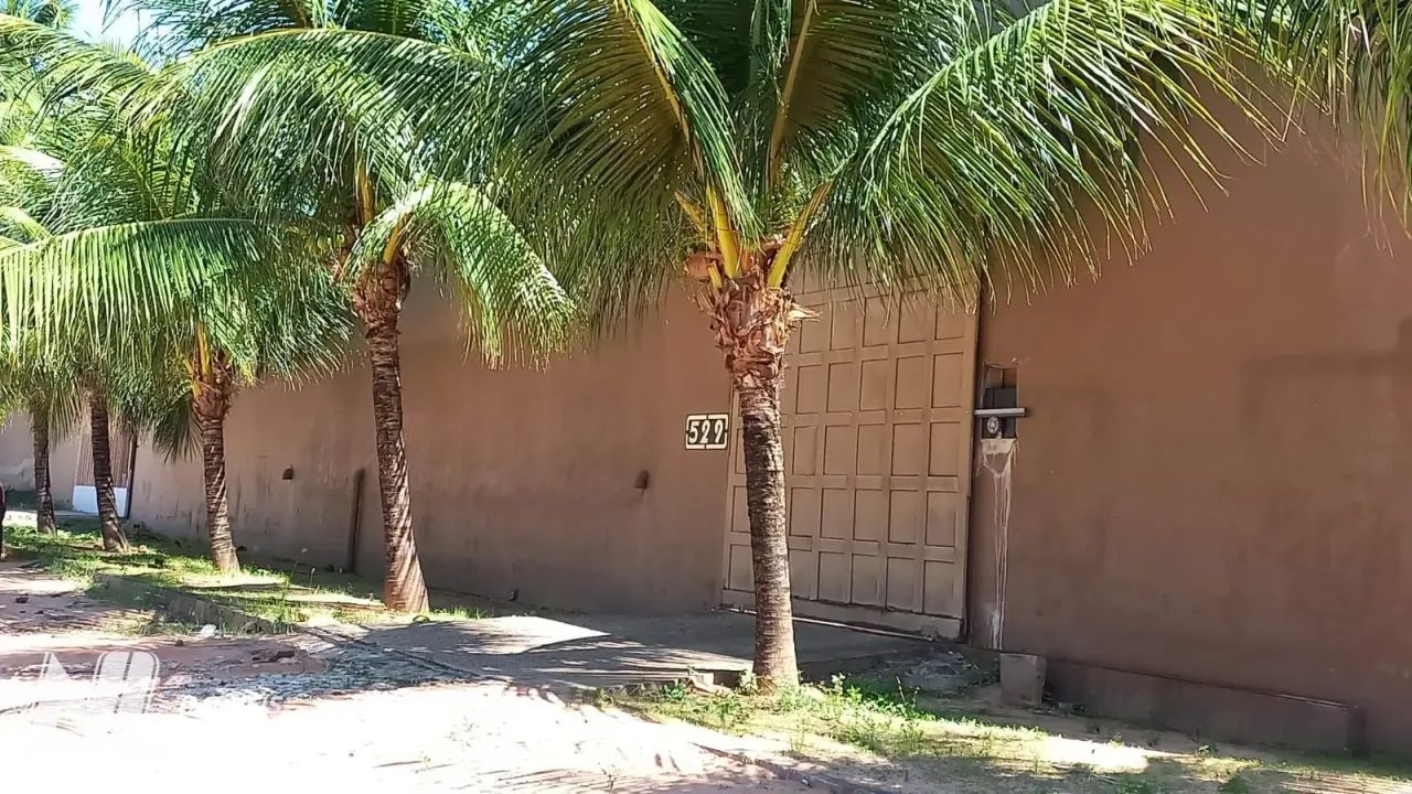 Galpão com 2.000m² Próximo à BR-101  Pé-Direito Alto e Espaço para Carretas