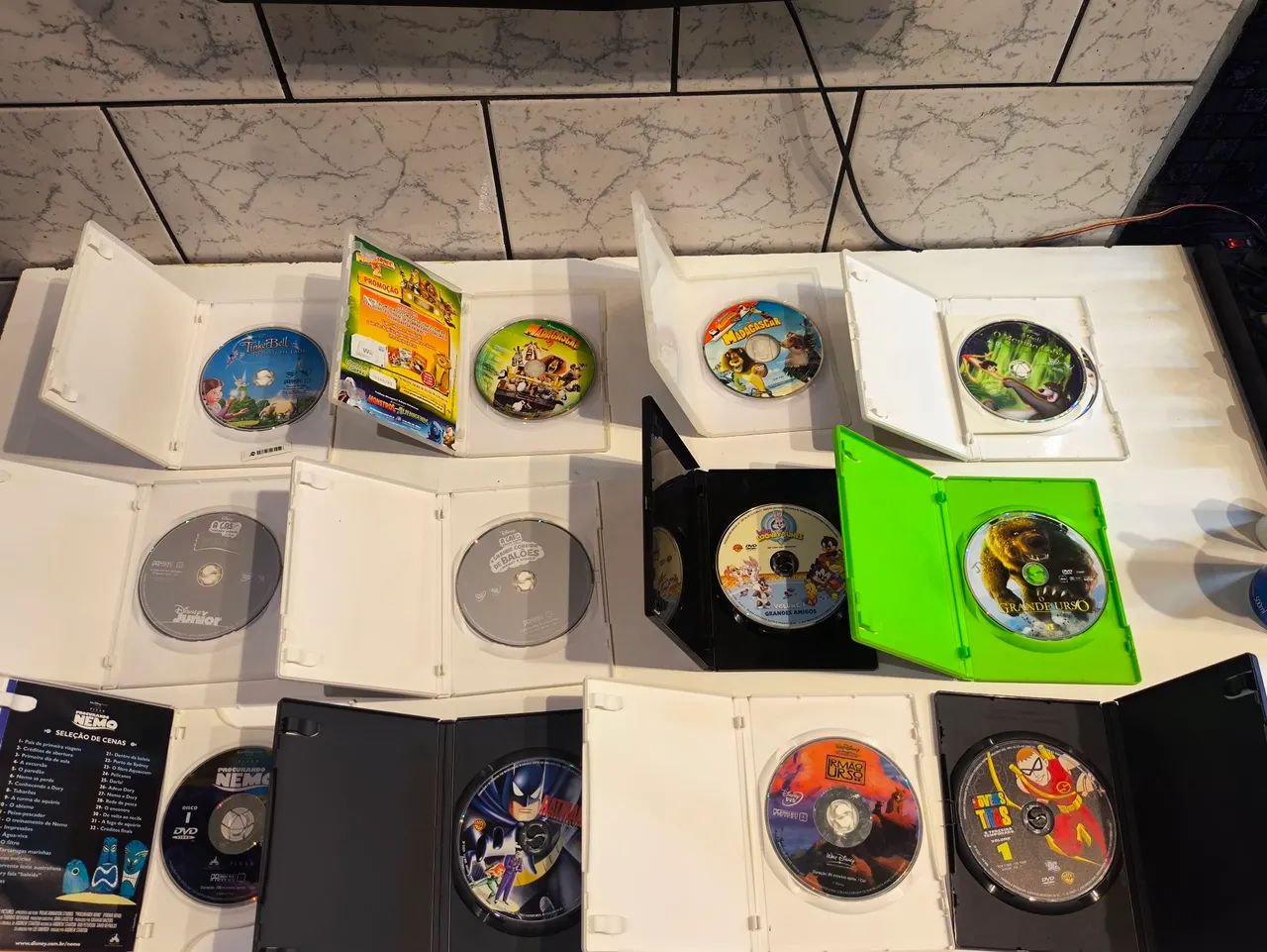 Lote com 12 unidades de dvds infantis  ( USADO) - Foto 3
