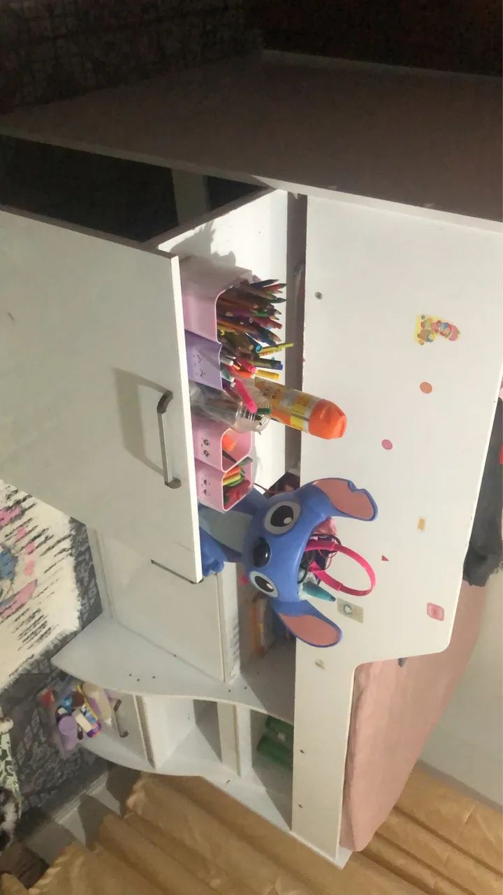 Cama com escrivaninha