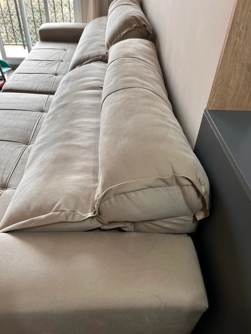 VENDO SOFÁ RETRÁTIL E RECLINÁVEL EM SUEDE - Foto 3
