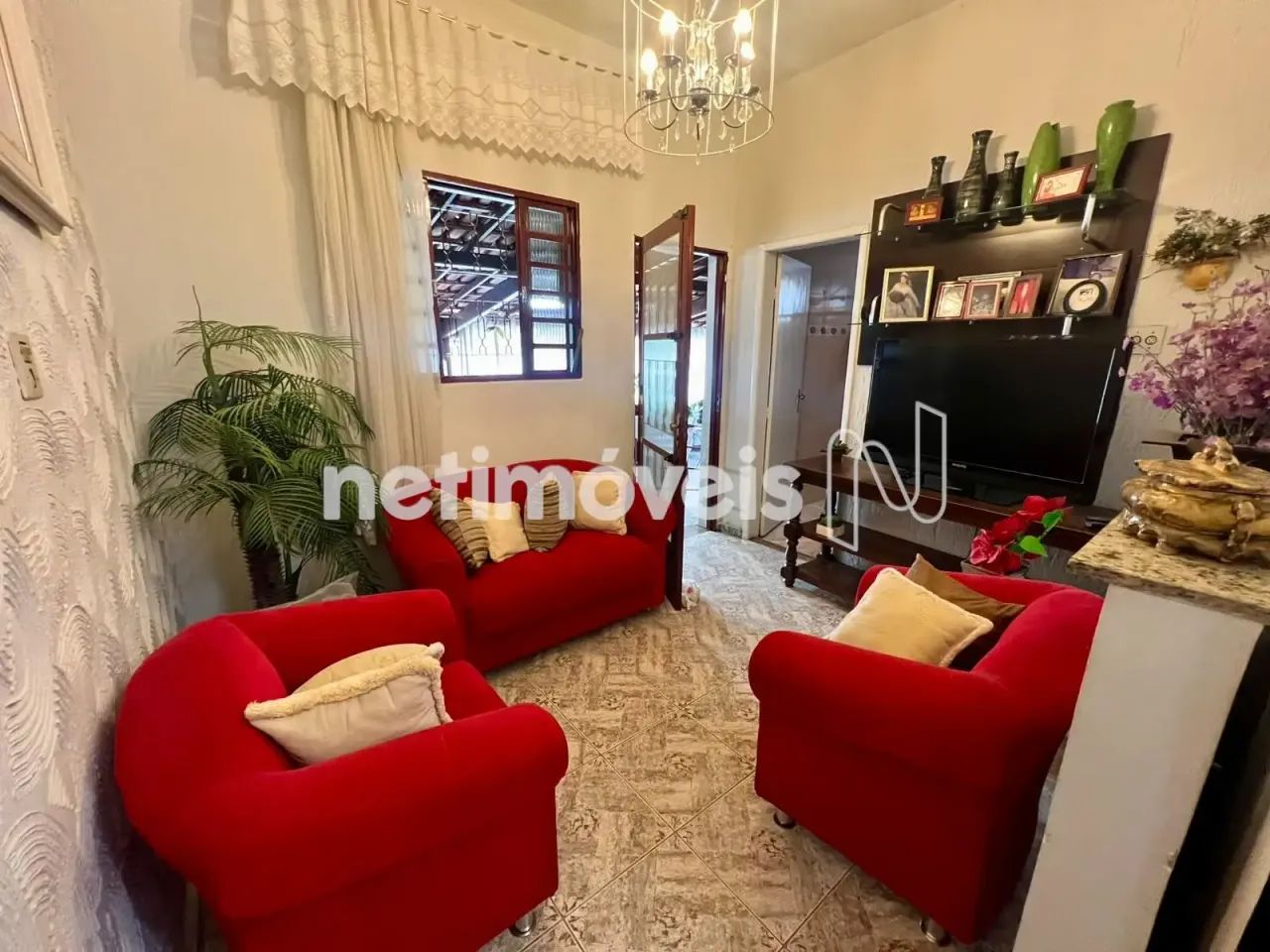Casa ampla com 4 quartos e suíte! - Foto 3
