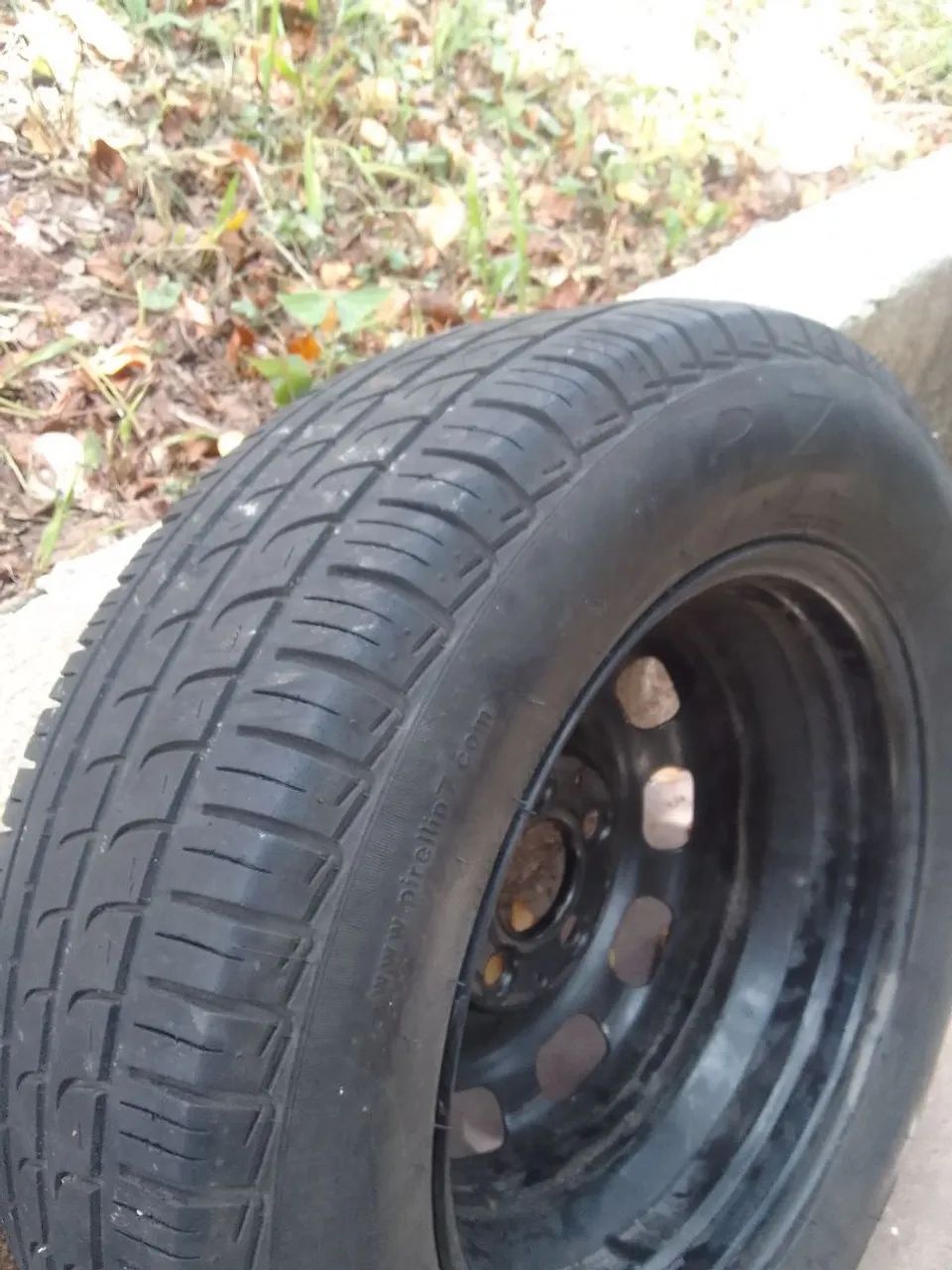 Pneu Pirelli 195/65 R15 já com aro de ferro 15`` - Foto 3