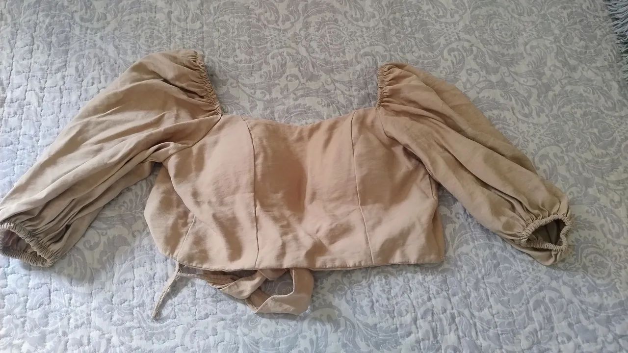 Blusa Croped com bojo. Nova. Tam M