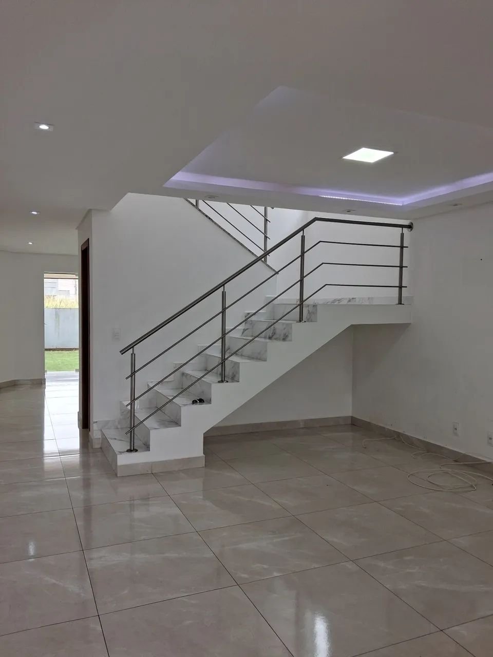 Alugo casa  Bairro Carianos 