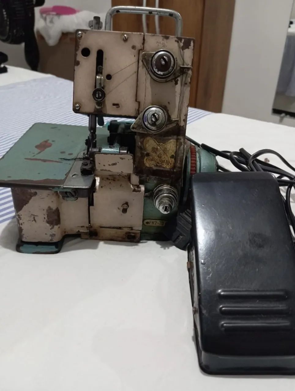 maquina overloque - Foto 2