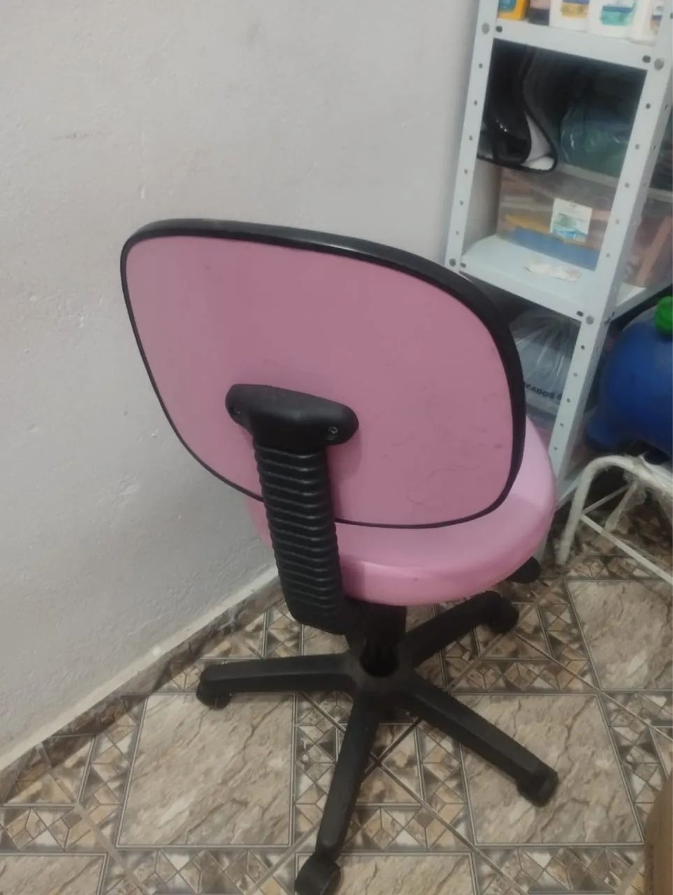 Maca e cadeira giratória para fins estéticos semi nova - Foto 3