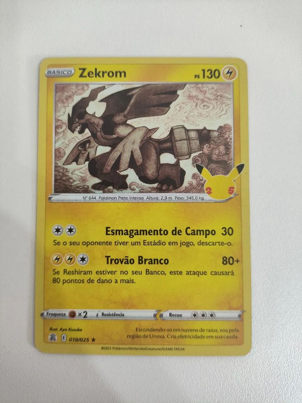 Lote de 10 Cartas pokémon 25 anos - Foto 4