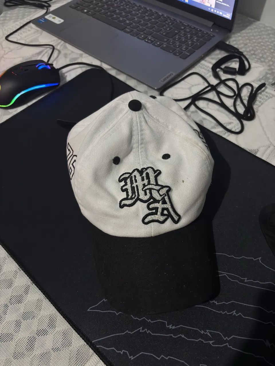 Vendo boné amiri branco 