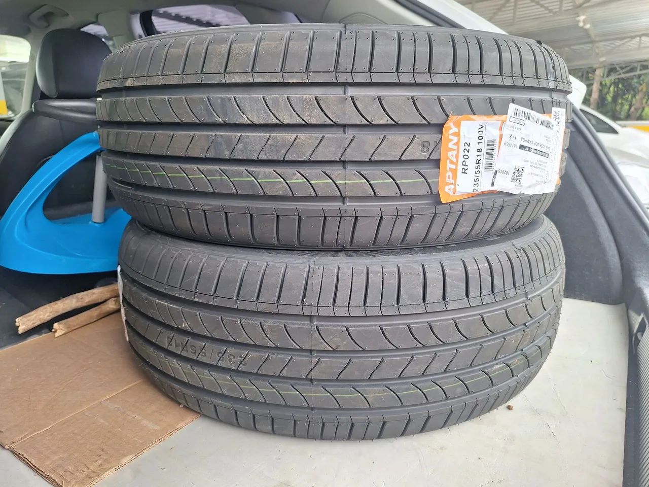 Pneu Novo 235/55R18 100V Aptany RP022 - Área Externa - Loteamento