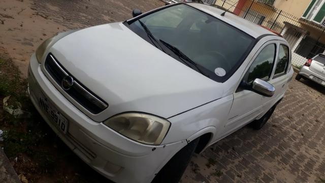 Vendo um corsa 1.4 completo valor 8800 mais 1500 de débito Detran negociavel *