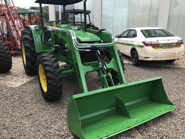 Trator JD 5705 com concha - Foto 4
