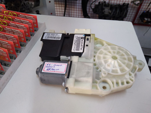 Motor vidro elétrico dianteiro direito Citroen C4 Cód. *0