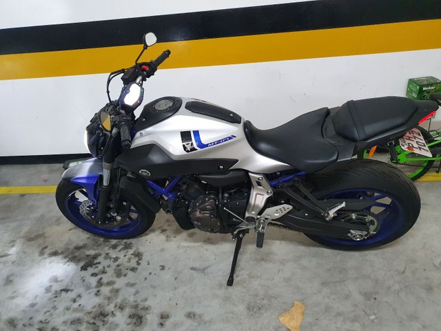 MOTO YAMAHA MT07 2017
