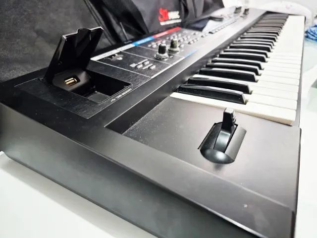 Teclado Yamaha PSR E 373 + Suporte + Capa - Engenho Store Instrumentos  Musicais