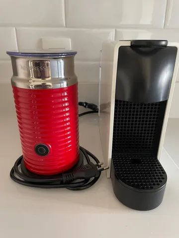 Máquina de café Nespresso e Aeroccino