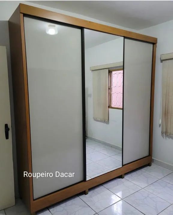 Guarda-Roupa 3 Portas com Espelho - 2,40m largura - Foto 2