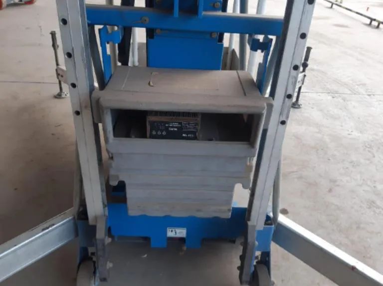 Plataforma Elevatória Genie AWP-40S 14m 2017 - Foto 6