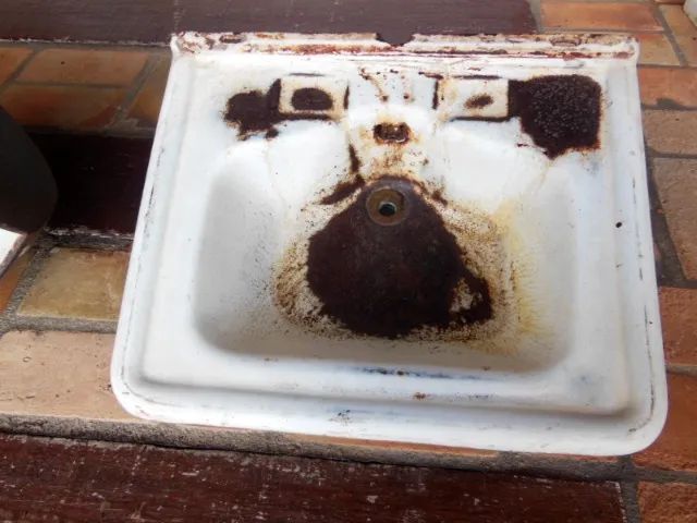 Cuba e Mictório Antigos de Ferro Esmaltado Cada 280,00 - Foto 2