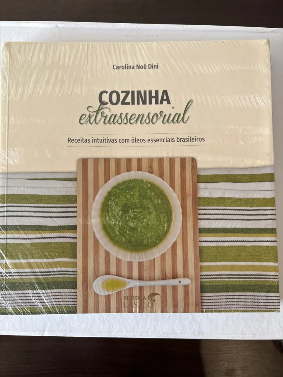 Livro Cozinha Extrassensorial - Receitas com óleos essenciais