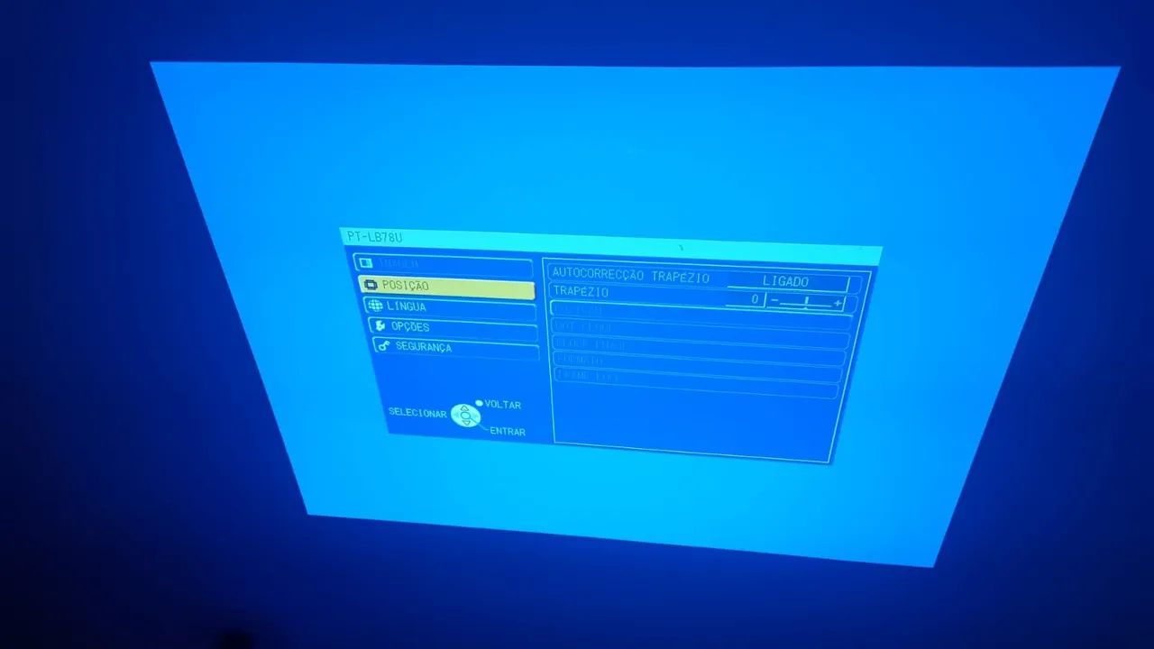 Vendo Projetor Panasonic PT-LB78, 3000 lúmens, funcionando com apenas 1600 horas de uso. - Foto 6