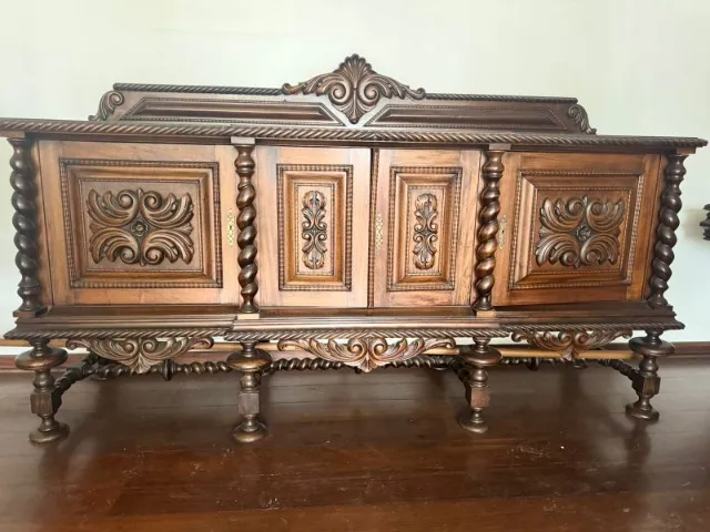 Buffet madeira clássico antigo
