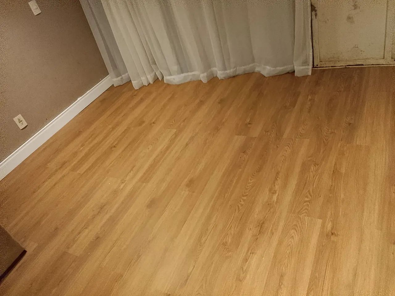 INSTALAÇÃO DE PISO VINÍLICO 