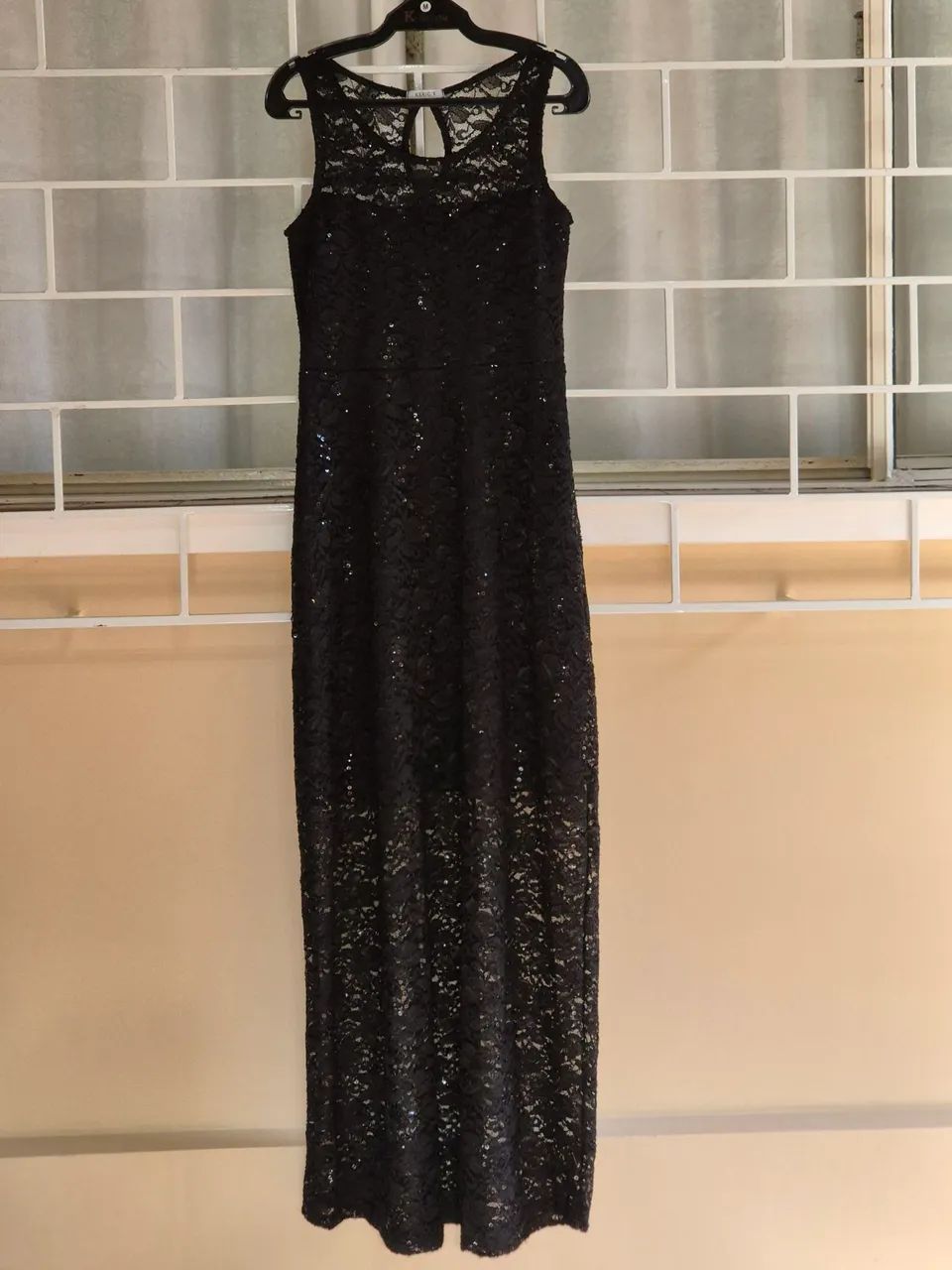 Vestido longo preto de renda