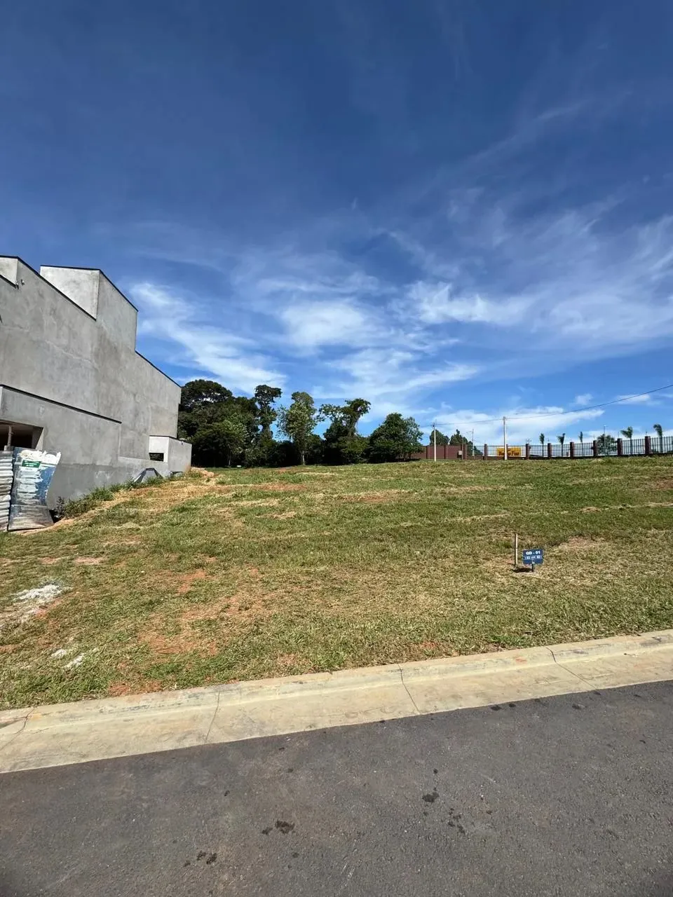Lote em Condomínio Jardins Versalhes, Aparecida de Goiânia -GO