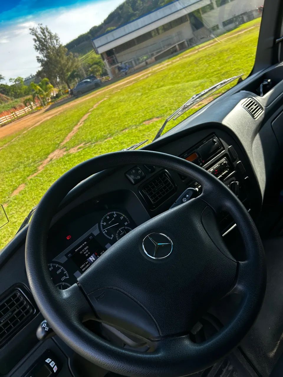 MB 815 BAÚ RESFRIADO BAIXÍSSIMO KM  - Foto 12