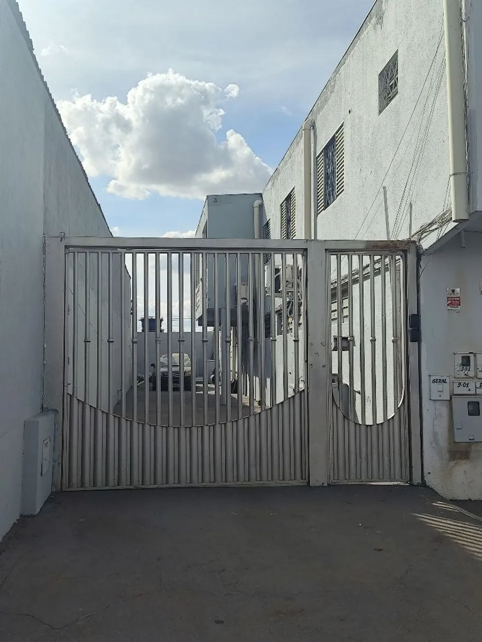 ALUGA-SE APARTAMENTO JARDIM CRISTALINO