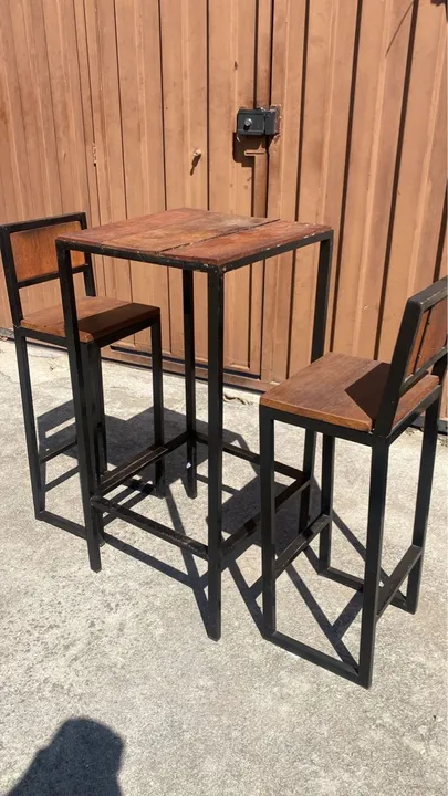 Conjunto de Mesa alta C/ duas cadeiras