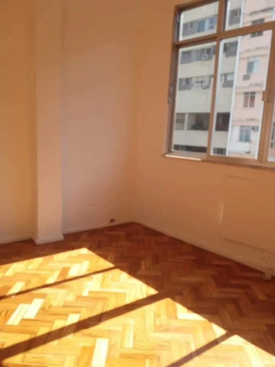 Vendo quarto, sala com dependências completas