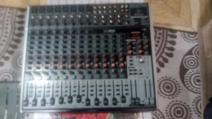 Mesa de som Behringer Xenyx X2222USB - Foto 4