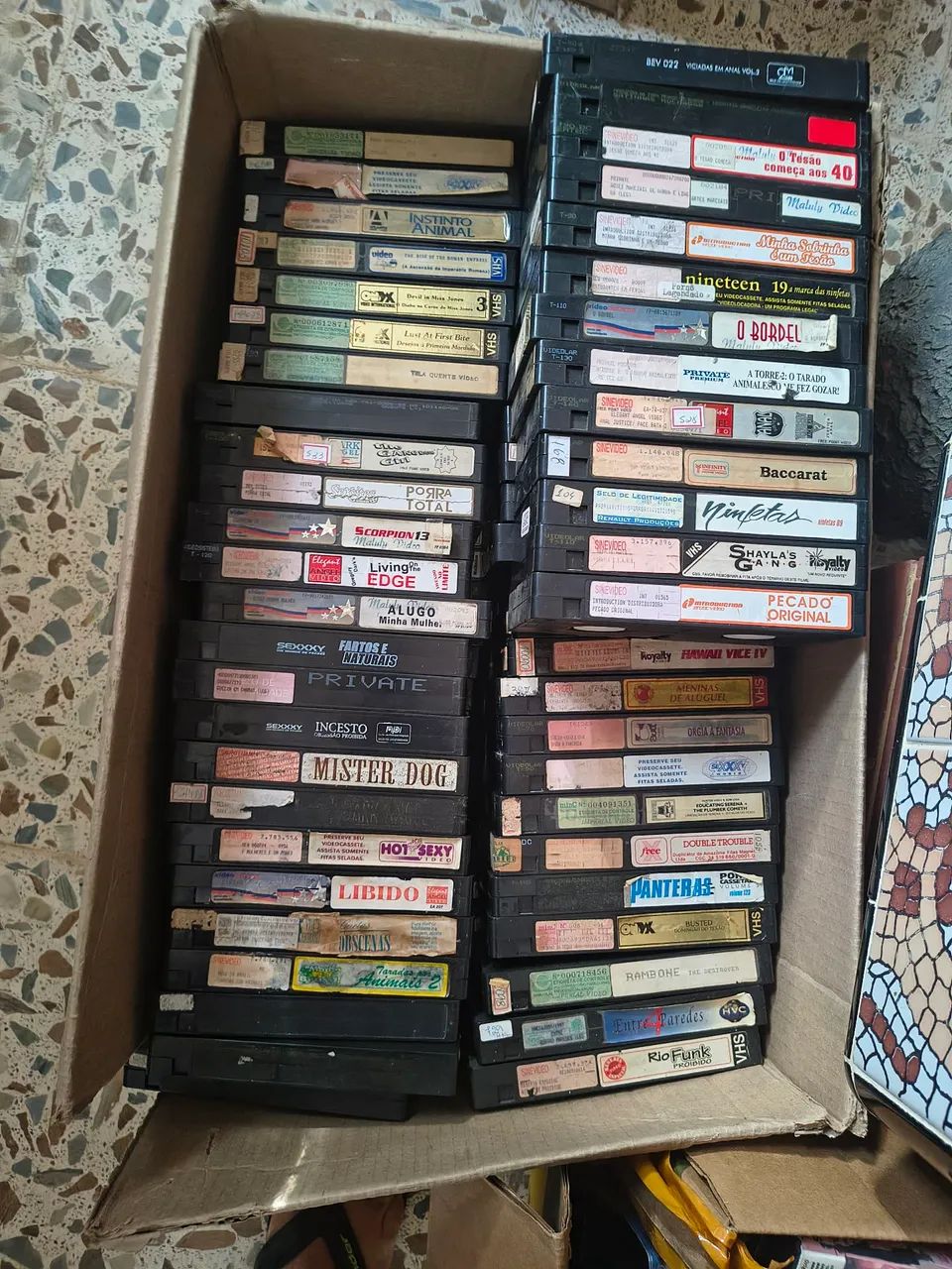 Lote com 80 VHS sem capas