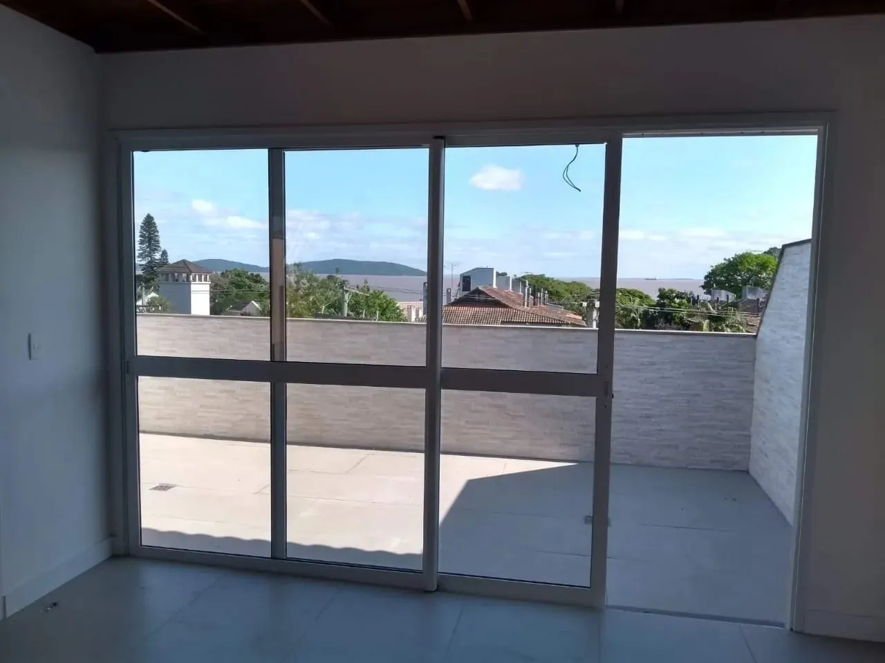 Casa Condominio para Venda - 230.51m², 3 dormitórios, sendo 1 suites, 2 vagas - Pedra Redo