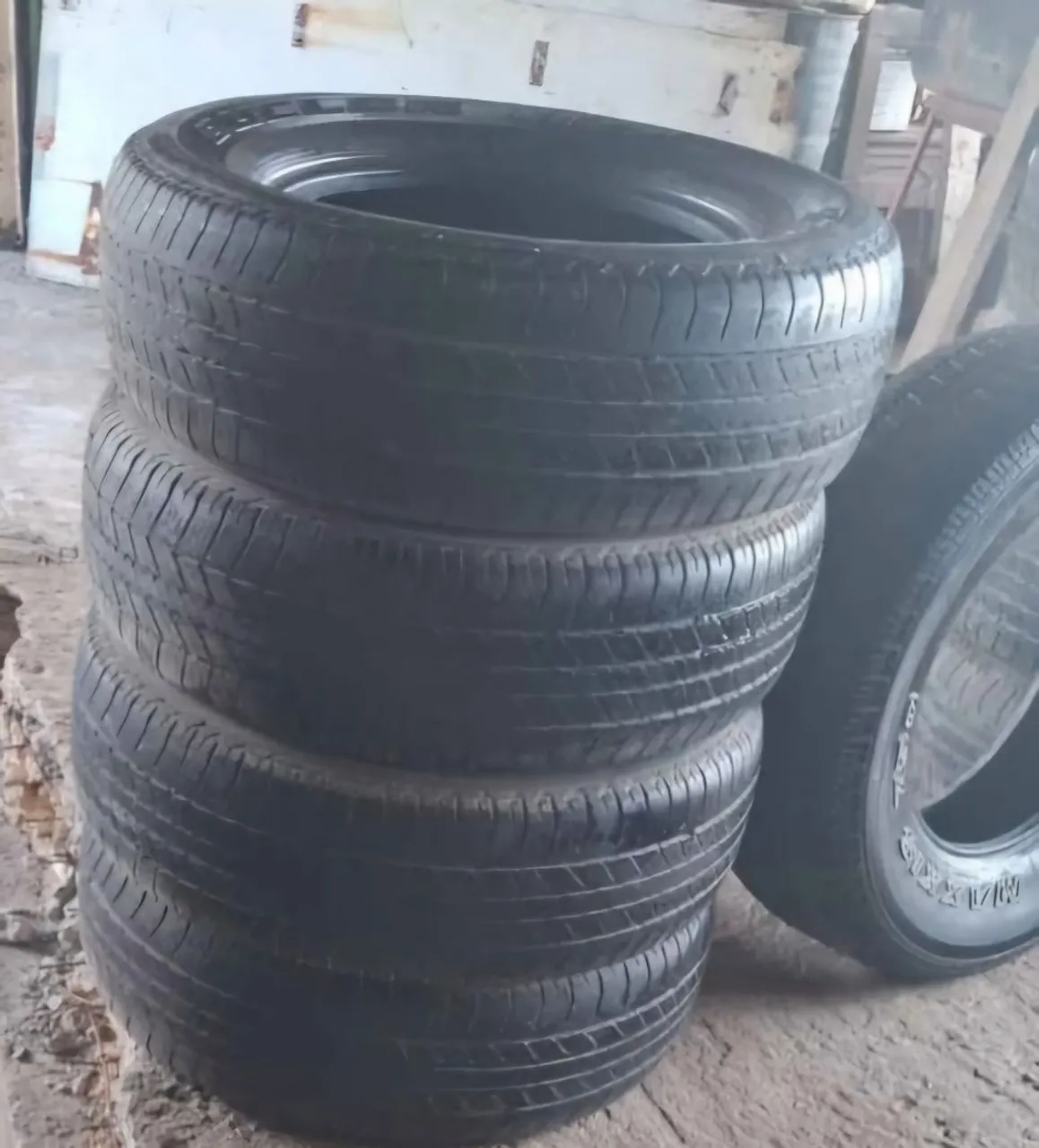 Jogo de Pneus 265 / 65 R 17