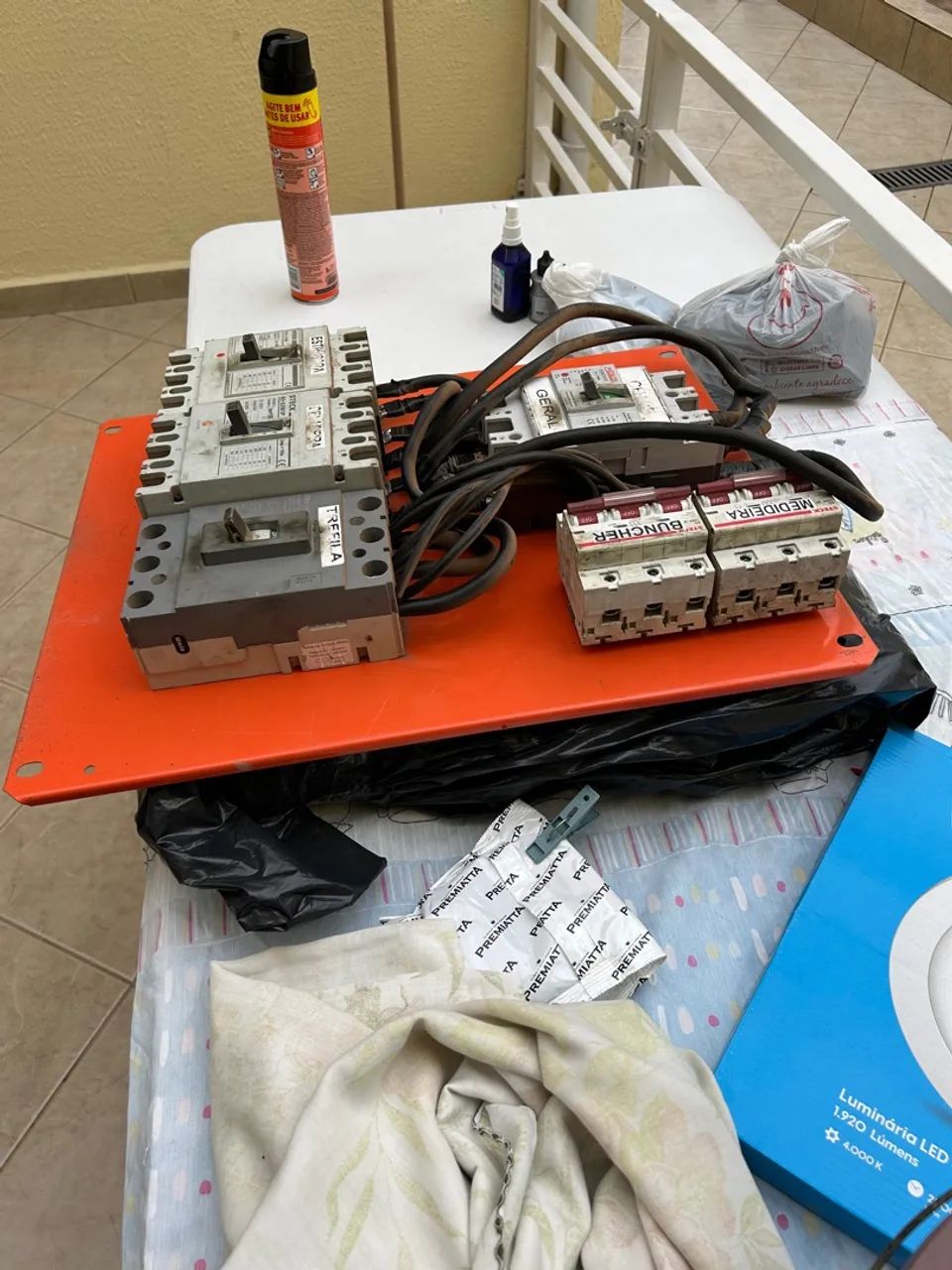 Quadro de Distribuição de Circuitos Elétricos439340324587448321