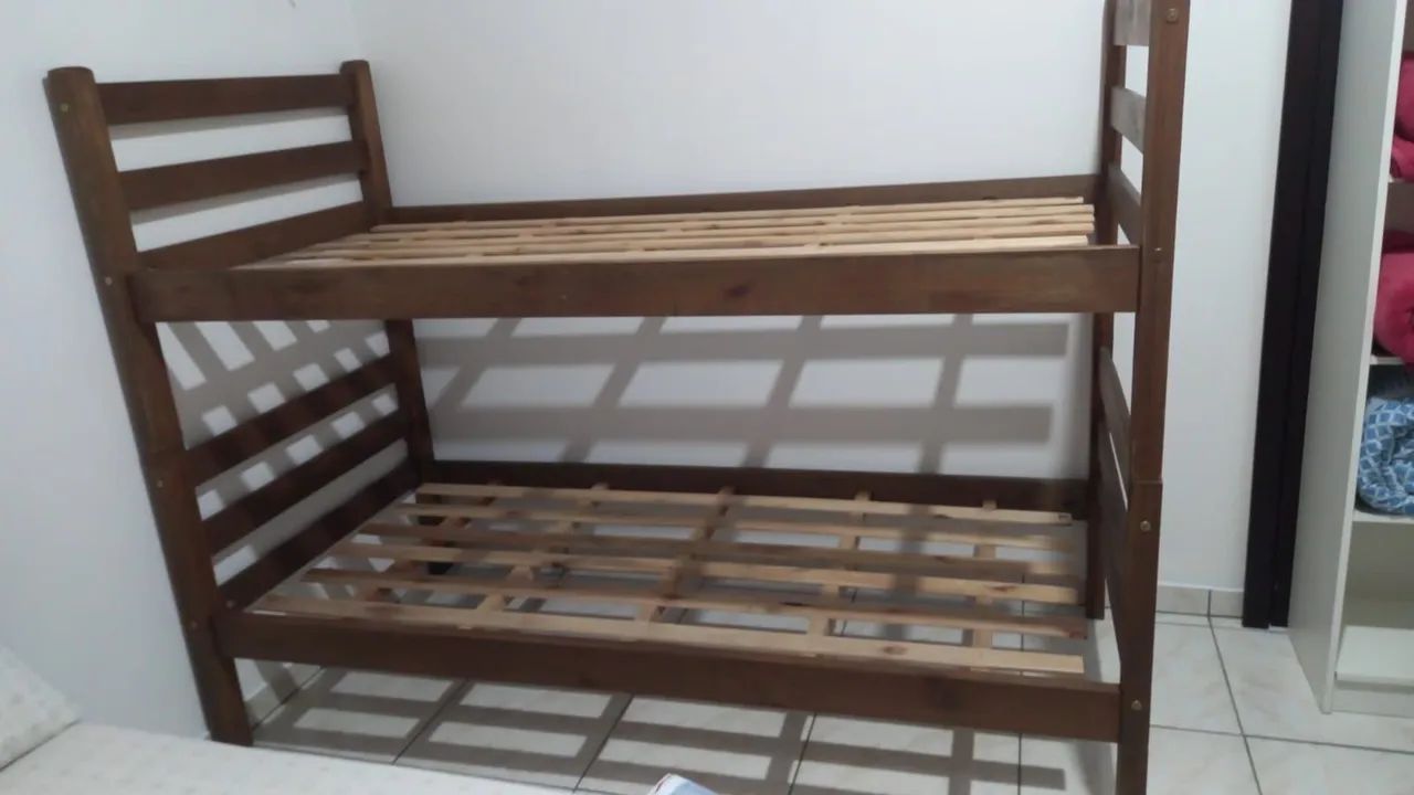 Beliche todo em madeira novo 