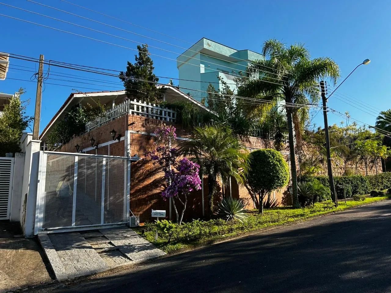 Casa com vista linda e muito verde em Sousas ?