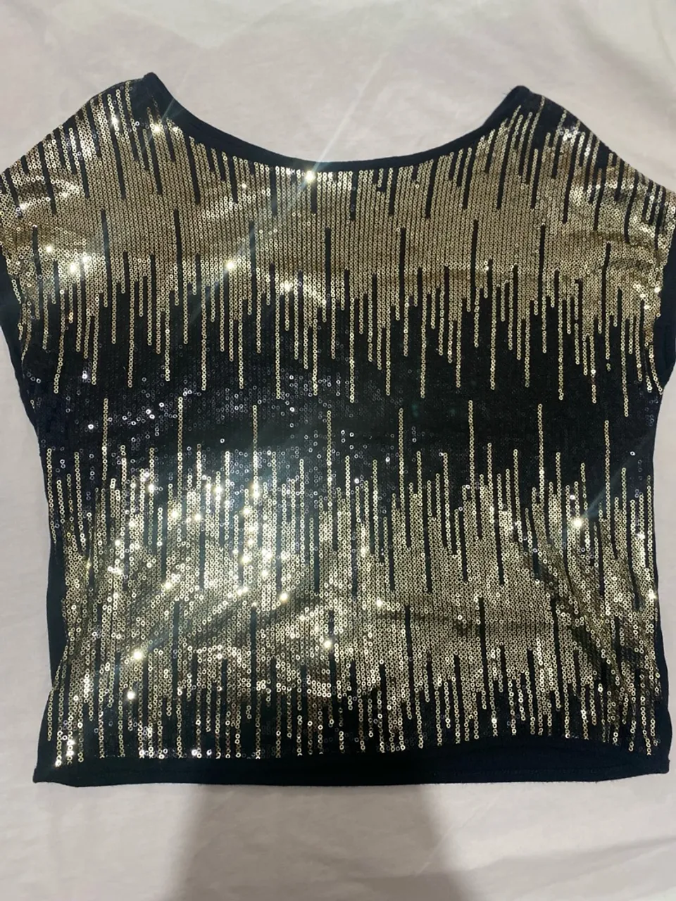 Blusa M, em paetês dourados e pretos