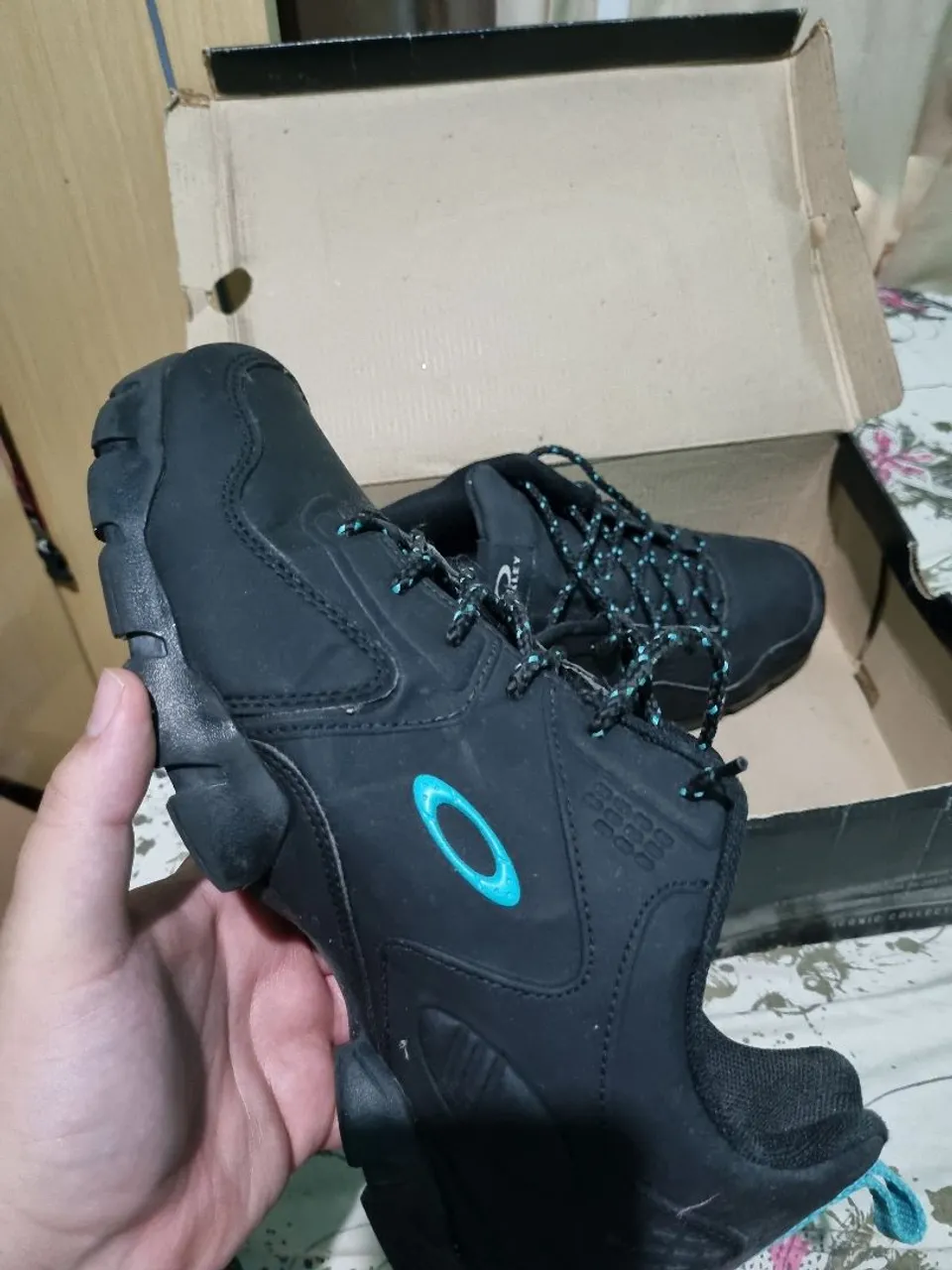Tênis botinha Oakley