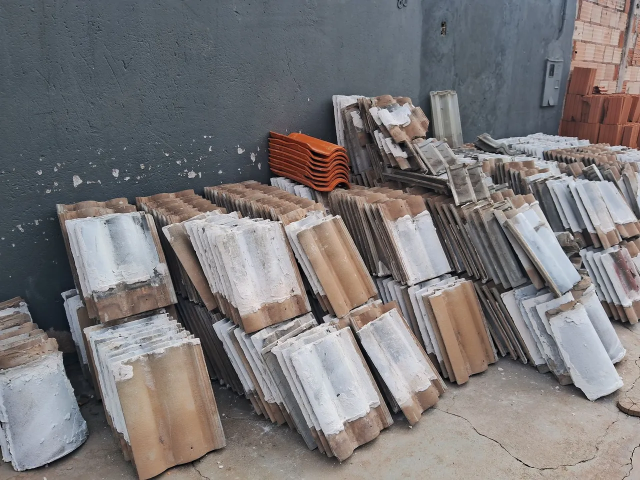 Telhas de concreto super resistente.