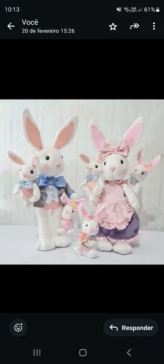 Família de coelhos decorativos em feltro