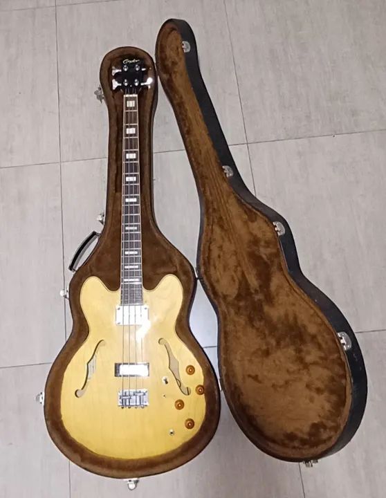 Contrabaixo Condor Semi-acústico