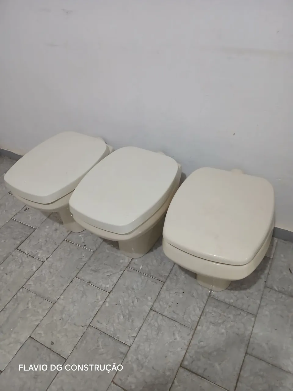 3 vasos sanitários | Banheiro