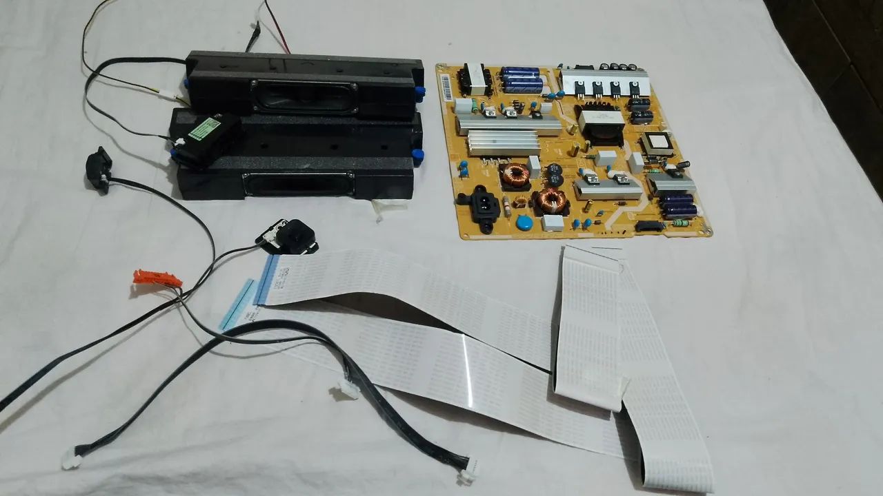 Peças para..TV.novas 55.polegadas LCD/LED - Placa, Alto Falantes e Cabos - Foto 3