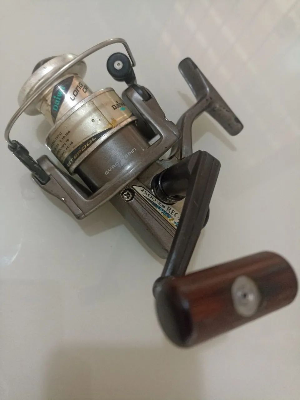 Molinete de pesca Daiwa 2500-ZB Regal X